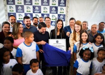 “Aluno não aprende com fome”: Márcio Corrêa reinaugura escola e lança programa Merenda Nota 10 em Anápolis