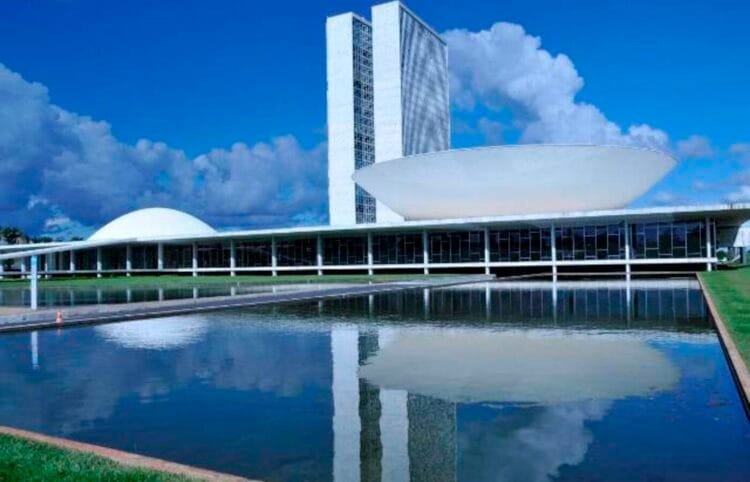 Congresso pauta votações sobre incentivos fiscais, taxação americana e licenciamento ambiental