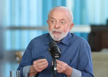 Com economia abalada, impeachment de Lula entra no radar do Congresso