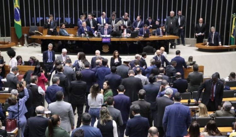 Câmara aprova uso de R$ 30 bilhões do Fundo Social para apoiar agricultores atingidos por calamidades