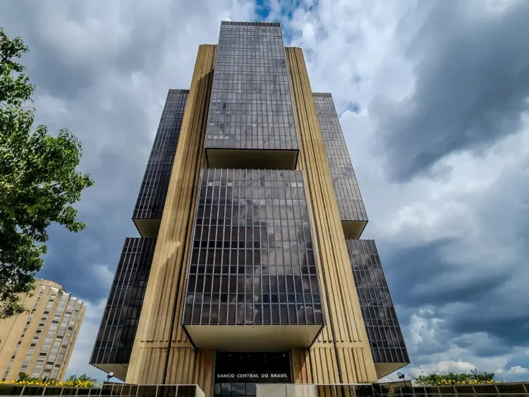 Manutenção da Selic em 15% e IOF pressionam setor produtivo