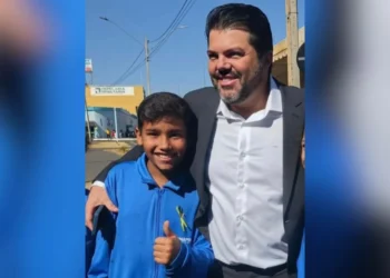 Prefeito de Anápolis envia à Câmara projeto que obriga retirada e alinhamento de fios em postes