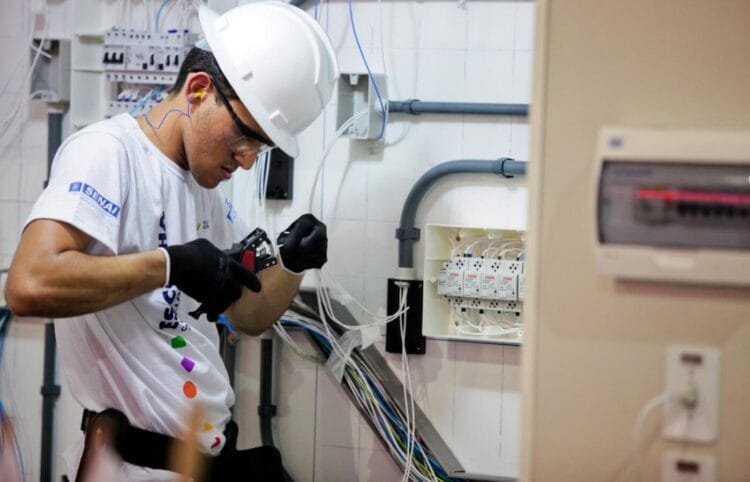 SENAI oferece mais de 84 mil vagas em cursos pagos e gratuitos em todo o Brasil