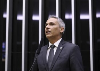 Gayer aciona TCU e Ministério da Fazenda para apurar rombo fiscal de R$ 399 bilhões no governo Lula