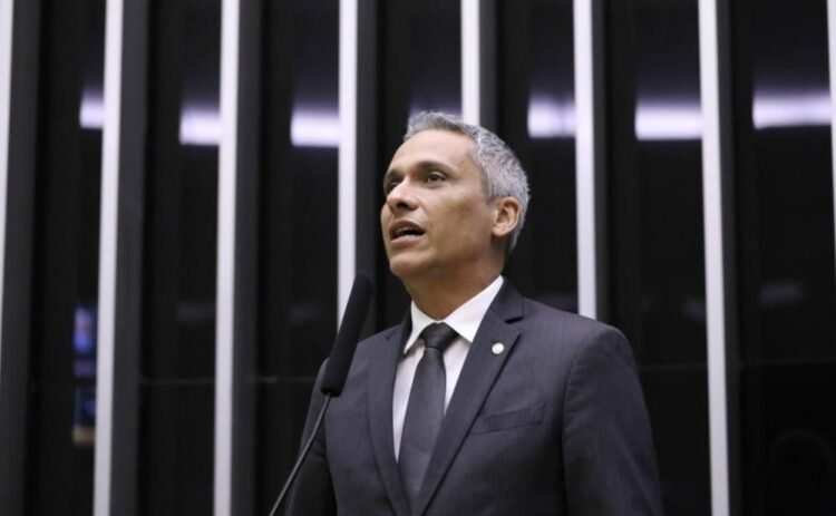 Gayer aciona TCU e Ministério da Fazenda para apurar rombo fiscal de R$ 399 bilhões no governo Lula