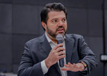 Márcio Corrêa lança programa ‘Anápolis Rede Segura’ e promete cidade livre de fios soltos em 180 dias