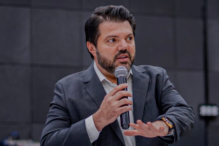 Márcio Corrêa lança programa ‘Anápolis Rede Segura’ e promete cidade livre de fios soltos em 180 dias