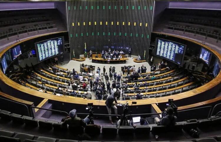 Semana do Congresso: parlamentares podem votar projeto da anistia e MP do Brasil Soberano