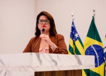 Prefeito atende pedido de Seliane e libera programa de castração em Anápolis