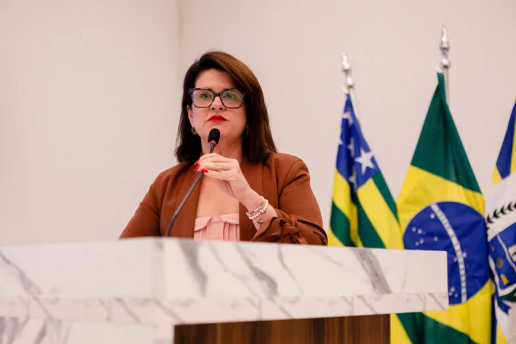 Prefeito atende pedido de Seliane e libera programa de castração em Anápolis