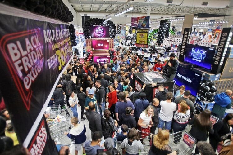 Especialista alerta: consumidor deve redobrar atenção com golpes e falsas promoções durante a Black Friday