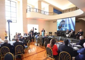 Empresários e parlamentares defendem reformas para destravar o empreendedorismo no país