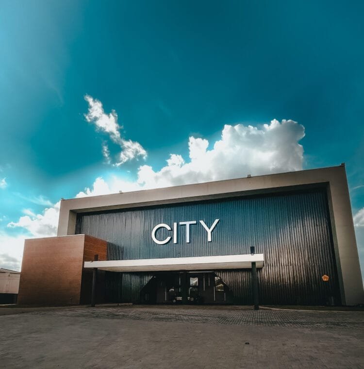 “Família não se abandona”: Church City celebra a virada do ano com culto especial