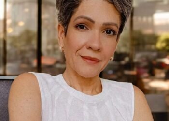 Autora anapolina Fernanda Freitas lança livro que narra jornada de fé, dor e superação