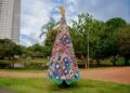 Anápolis inaugura primeira árvore de Natal de crochê no Parque Ipiranga