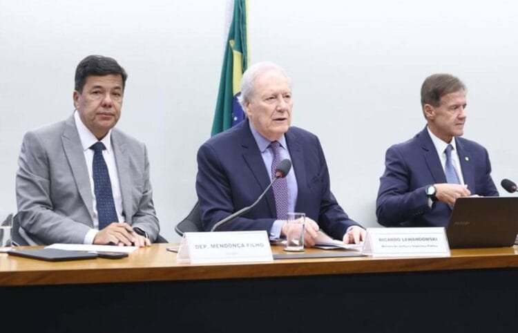 Relator adia novamente apresentação de parecer da PEC da Segurança Pública