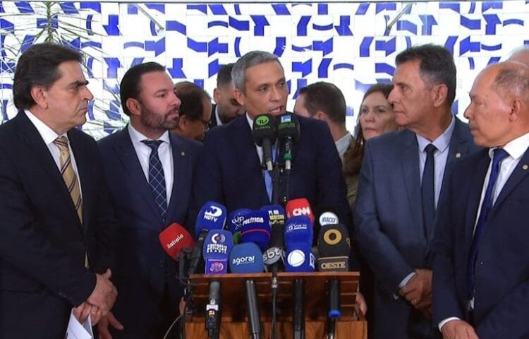 Oposição critica decisão que altera o rito de impeachment de ministros do STF