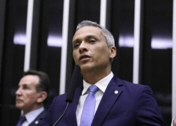 Gustavo Gayer lidera produtividade parlamentar em Goiás com quase mil iniciativas em 2025