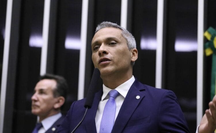 Gustavo Gayer lidera produtividade parlamentar em Goiás com quase mil iniciativas em 2025