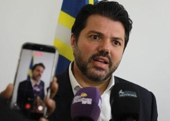 “Nenhuma criança vai ficar fora da escola”, afirma prefeito ao anunciar novas unidades e retomada de obras na educação