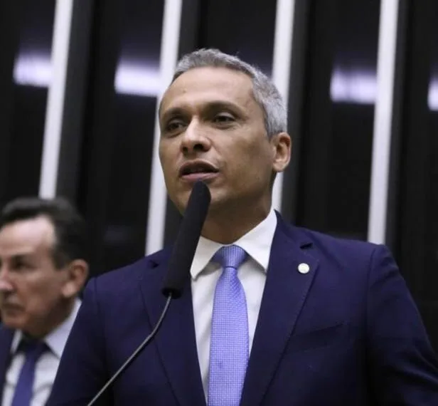 “Transparência não é opção”, diz Gustavo Gayer ao acionar o TCU em cinco frentes distintas