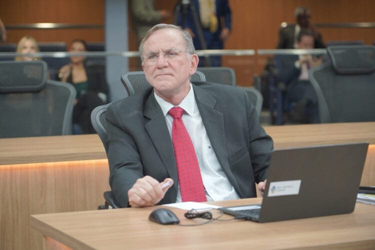 Deputado Antônio Gomide sofre acidente na BR-060 após carro sair da pista e capotar