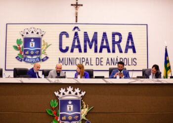 Novas leis aprovadas na Câmara entram em vigor e tratam de emprego, educação e proteção social