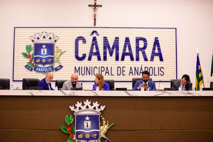 Novas leis aprovadas na Câmara entram em vigor e tratam de emprego, educação e proteção social