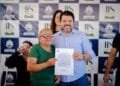Prefeitura de Anápolis entrega escrituras após décadas de espera e garante dignidade a famílias
