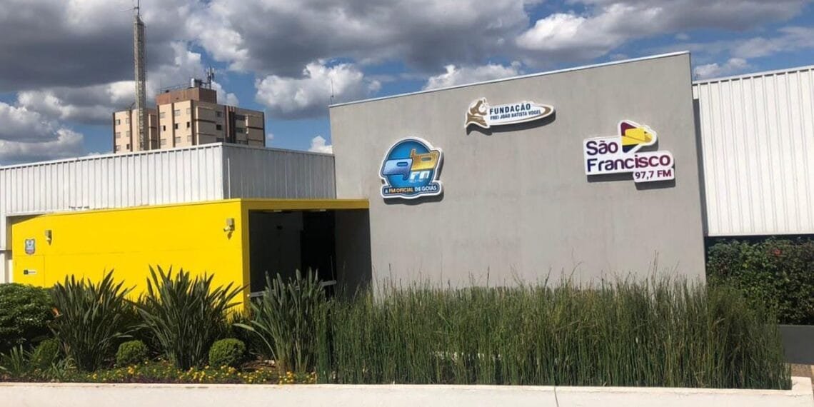 Fundação Frei João Batista Vogel chega aos 50 anos e transforma fé, rádio e solidariedade em legado vivo em Anápolis