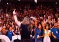 Quase 7 mil jovens lotam congresso cristão e transformam sábado de Carnaval em noite de adoração em Anápolis