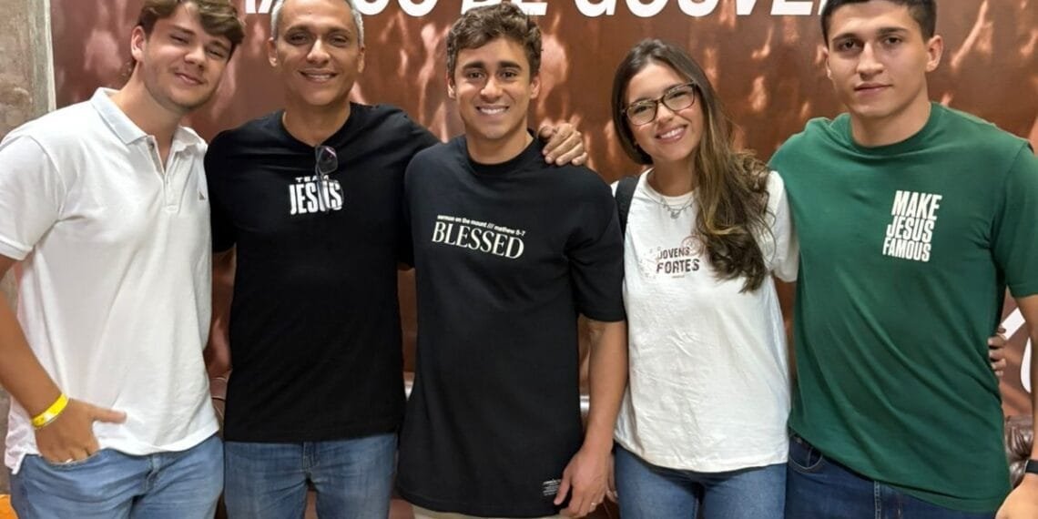 Gustavo Gayer prestigia encerramento da Umadego 2026 ao lado de Nikolas Ferreira, em Goiânia