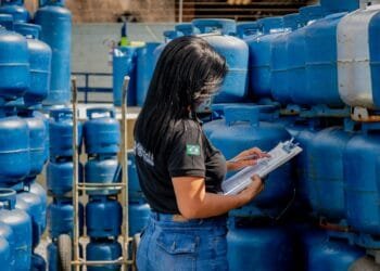 Pesquisa do Procon Anápolis aponta variação de até 54% no preço da água mineral e 28% no gás