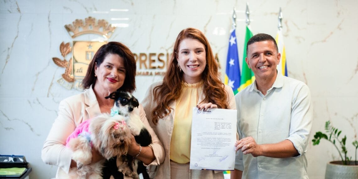 Presidente destaca orgulho ao assinar criação da 1ª Procuradoria da Causa Animal do estado de Goiás