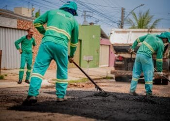 Divulgada programação de roçagem e tapa-buracos desta sexta-feira (27)