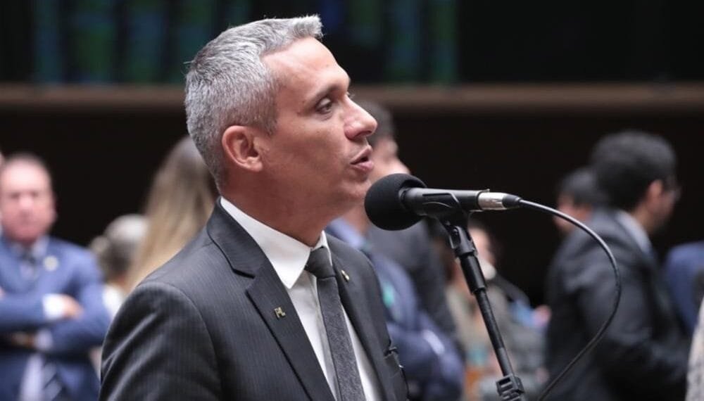 Deputado Gayer aciona TCU após denúncia de gastos milionários do governo Lula com publicidade