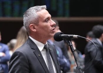 Deputado Gayer aciona TCU após denúncia de gastos milionários do governo Lula com publicidade