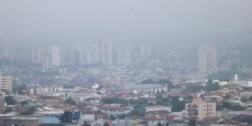 Terça-feira será de temporais e céu fechado, com chuva já pela manhã