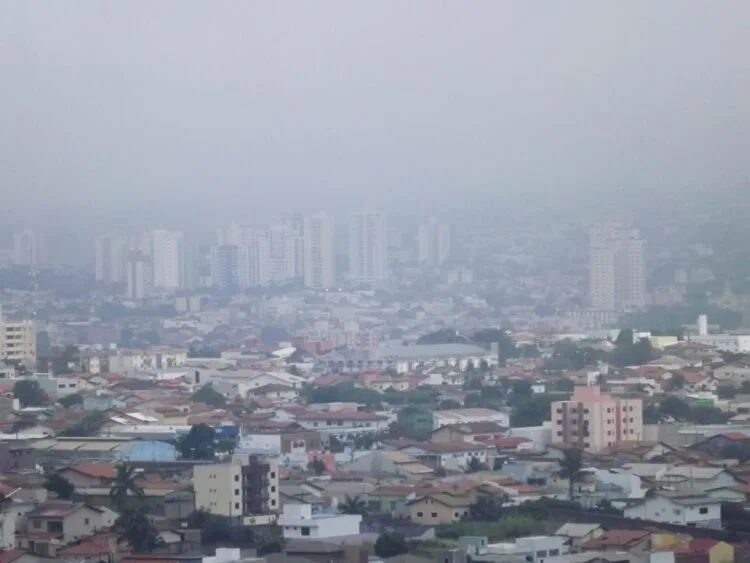 Terça-feira será de temporais e céu fechado, com chuva já pela manhã