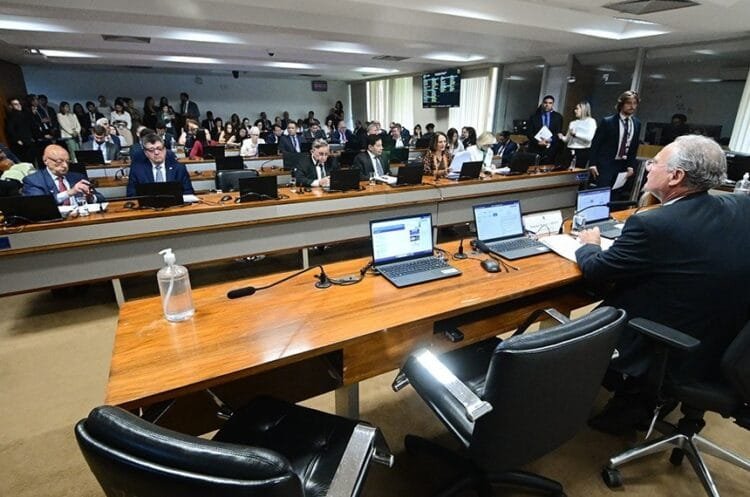 Banco Master: grupo de senadores se reúne com diretor da PF e presidente do STF