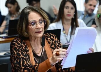 Fim de carência para licença-maternidade no INSS avança