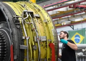 Redução da jornada de trabalho pode elevar custos das empresas em até R$ 267 bilhões ao ano, estima CNI