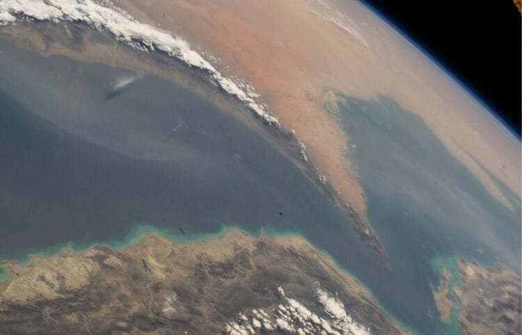 Conflito no Oriente Médio pode ter efeitos indiretos sobre a economia brasileira, aponta professora