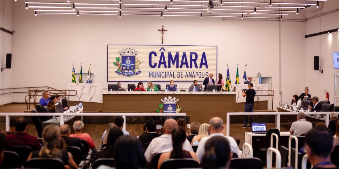 Economia, saúde, causa animal e educação dominam debates na Câmara de Anápolis