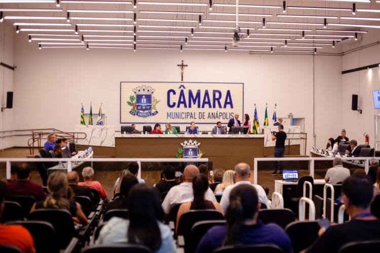 Economia, saúde, causa animal e educação dominam debates na Câmara de Anápolis