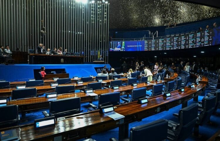 Congresso retoma calendário após semana focada no direito das mulheres