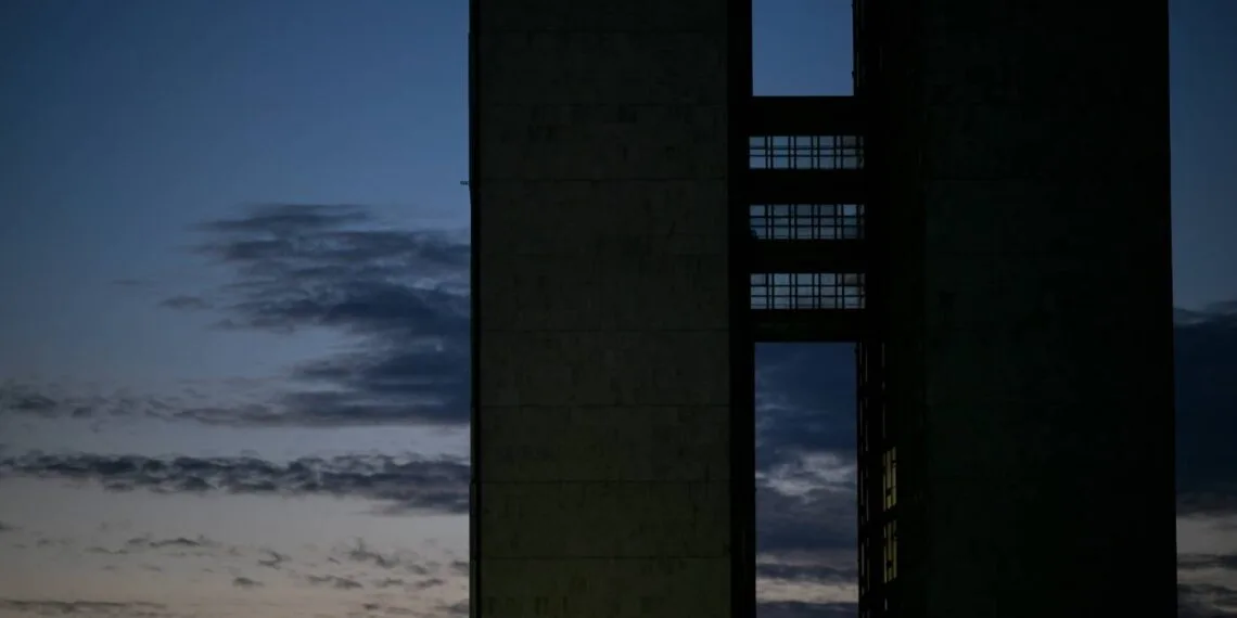 Líderes da Câmara fecham acordo e abril começa sem sessões por feriado