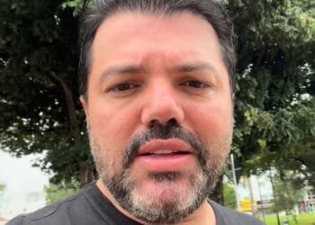 Márcio Corrêa denuncia fios desorganizados em praça de Anápolis e reforça fiscalização contra irregularidades