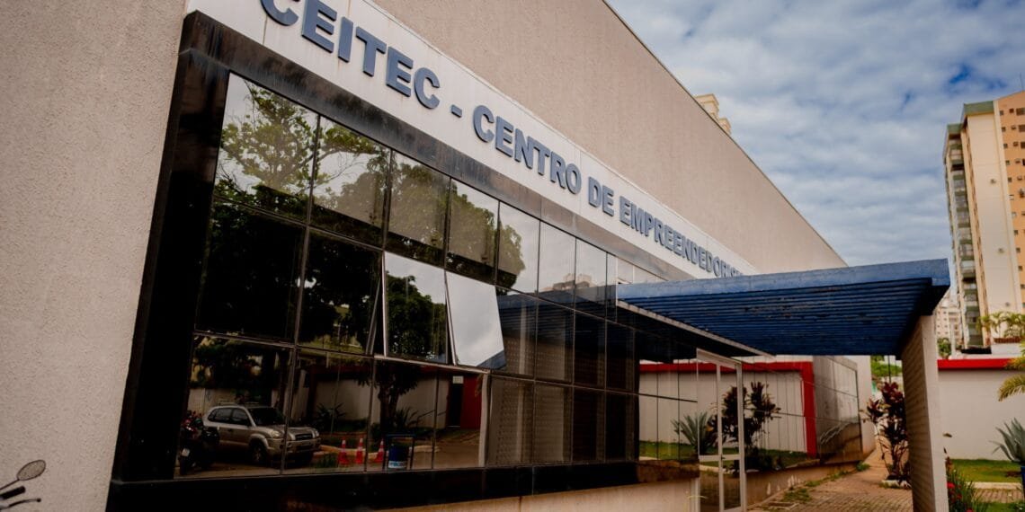 Prefeitura disponibiliza atendimento presencial no Ceitec para recadastramento de comércio em áreas públicas