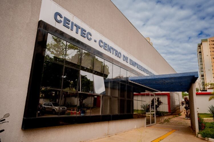 Prefeitura disponibiliza atendimento presencial no Ceitec para recadastramento de comércio em áreas públicas